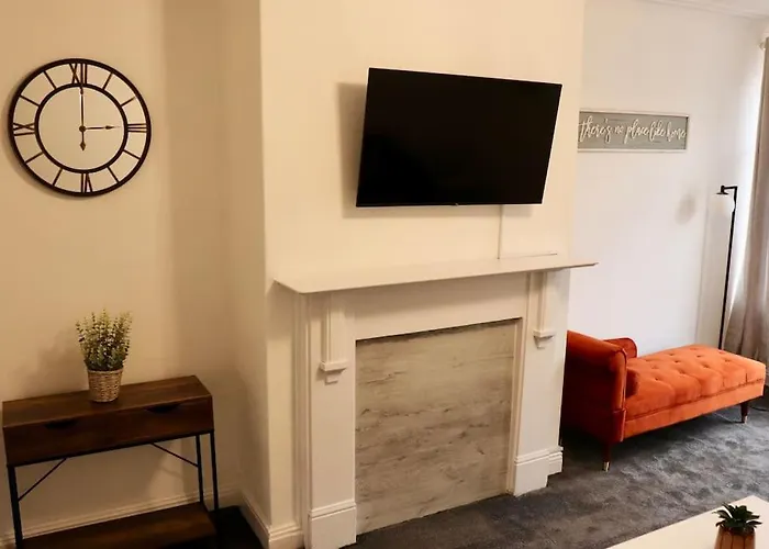 Charming 3 Bedroom Free Wifi & Parking *