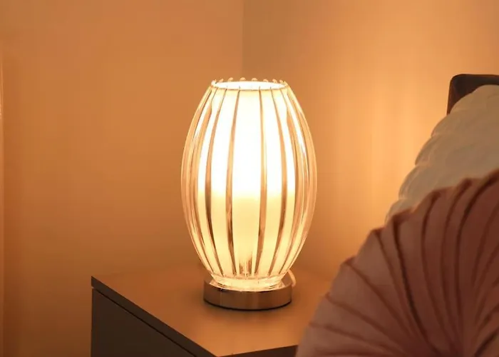 Lägenhet Charming 3 Bedroom Free Wifi & Parking *