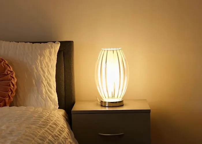 Charming 3 Bedroom Free Wifi & Parking *