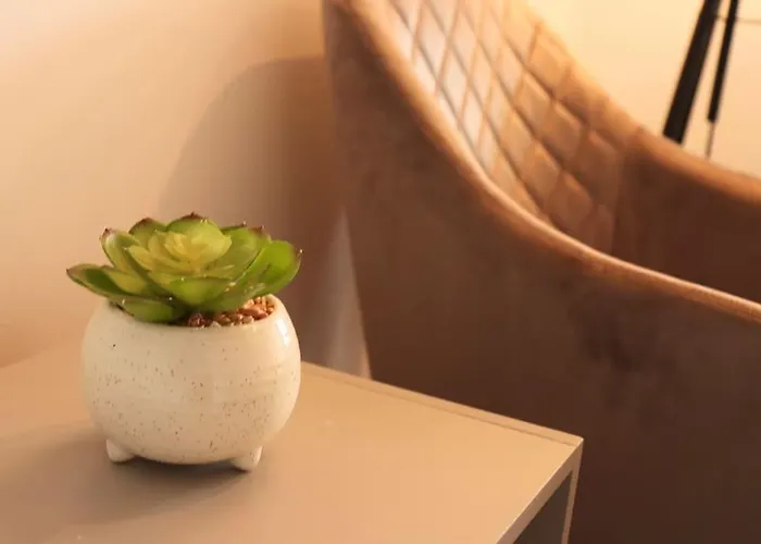 Charming 3 Bedroom Free Wifi & Parking *