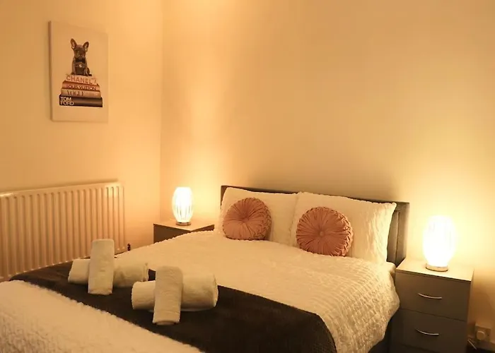 Charming 3 Bedroom Free Wifi & Parking Leeds (West Yorkshire)